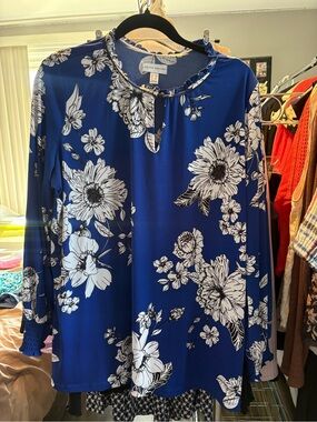 Susan Graver 1X Royal Blue White Floral Keyhole Tunic Blouse